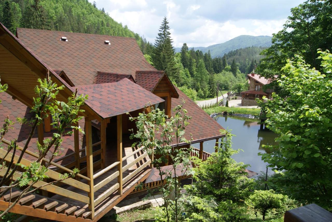 Hotel Dykyi Med Татарив Екстериор снимка