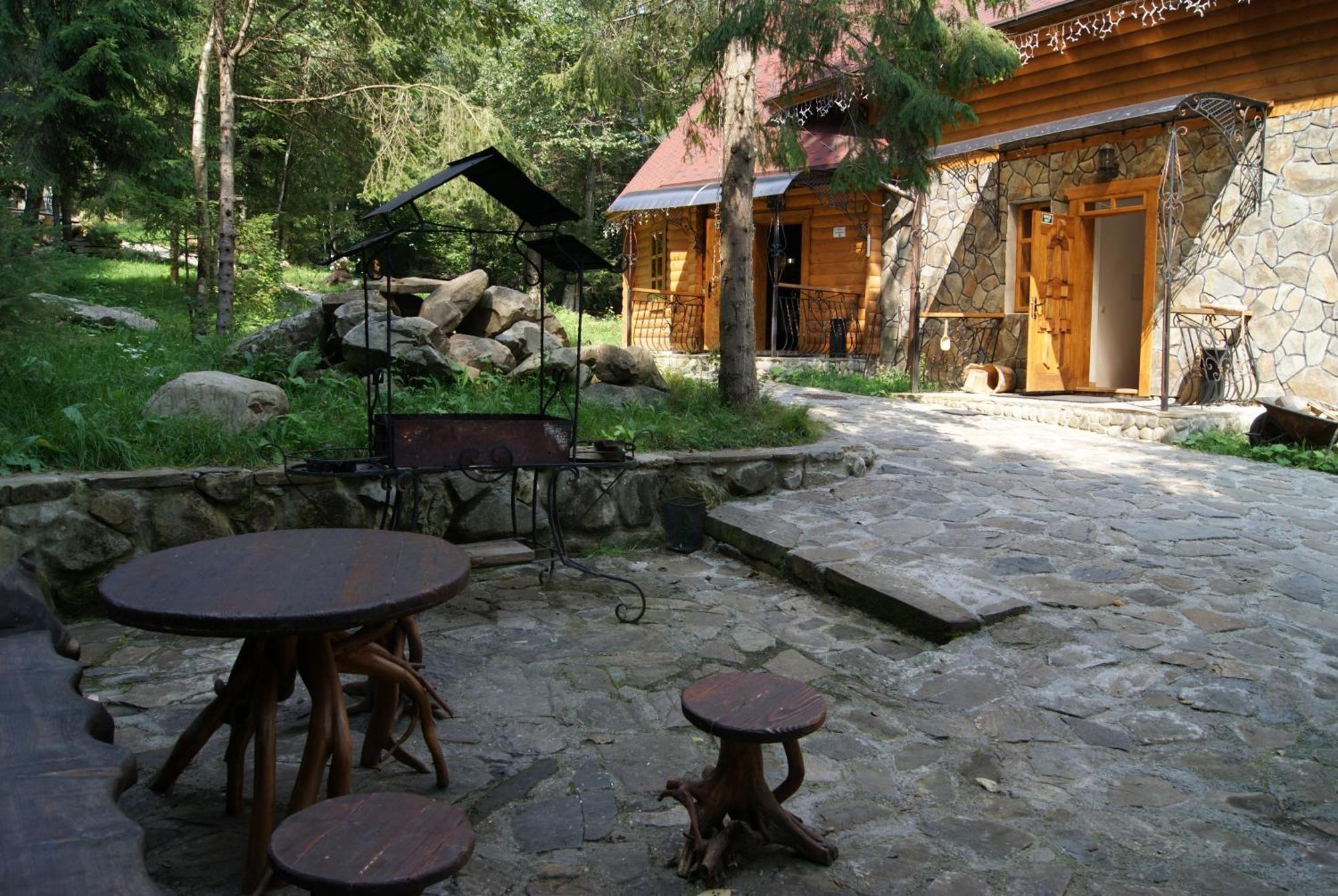 Hotel Dykyi Med Татарив Екстериор снимка