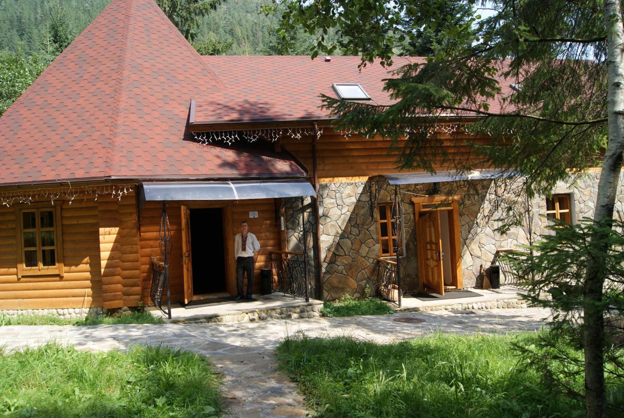 Hotel Dykyi Med Татарив Екстериор снимка