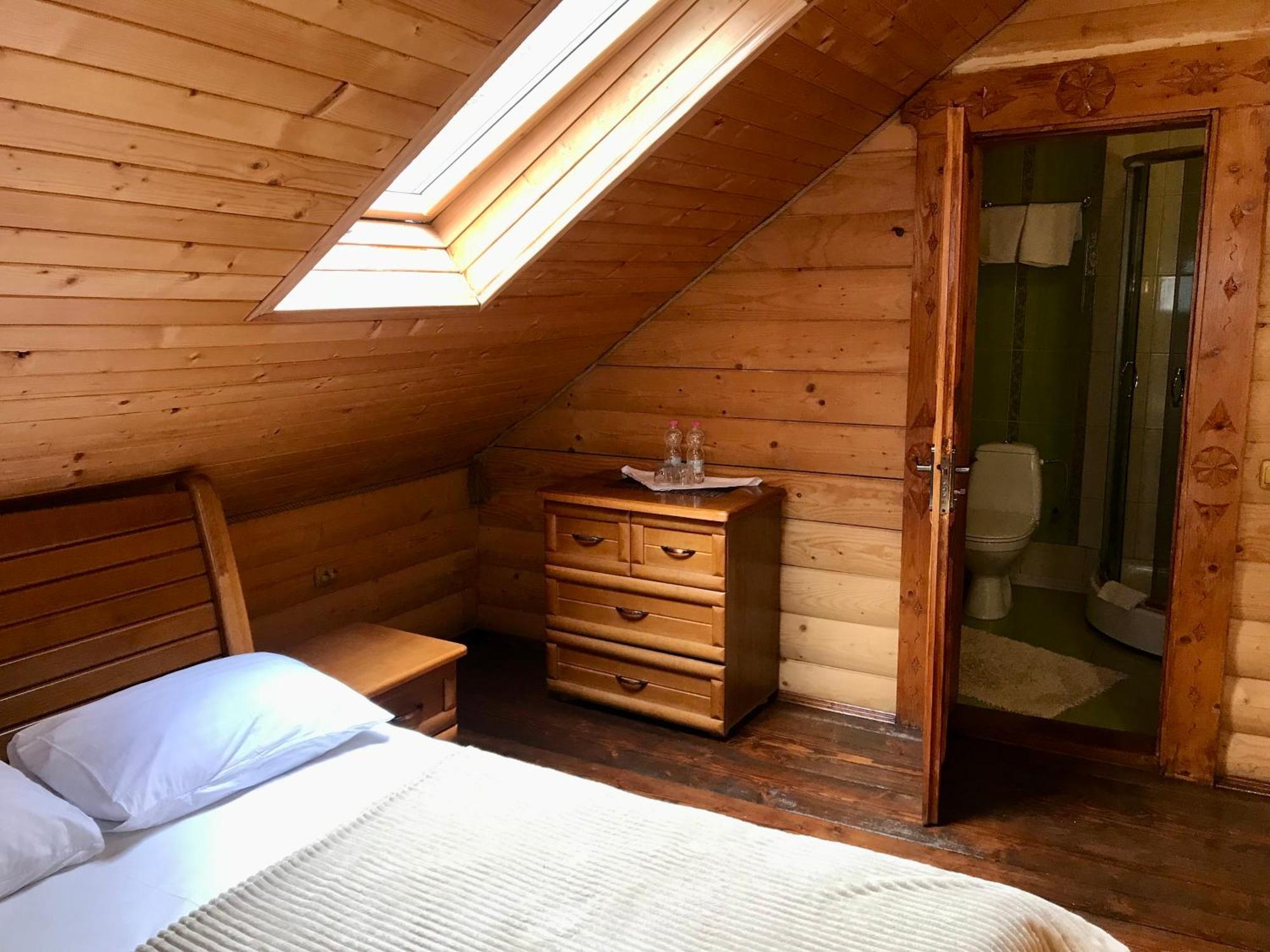 Hotel Dykyi Med Татарив Екстериор снимка