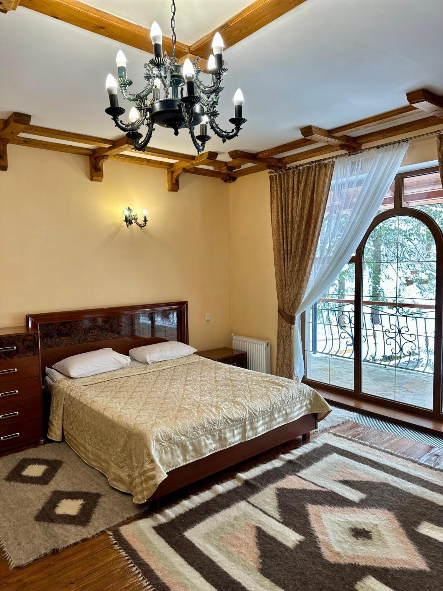 Hotel Dykyi Med Татарив Екстериор снимка