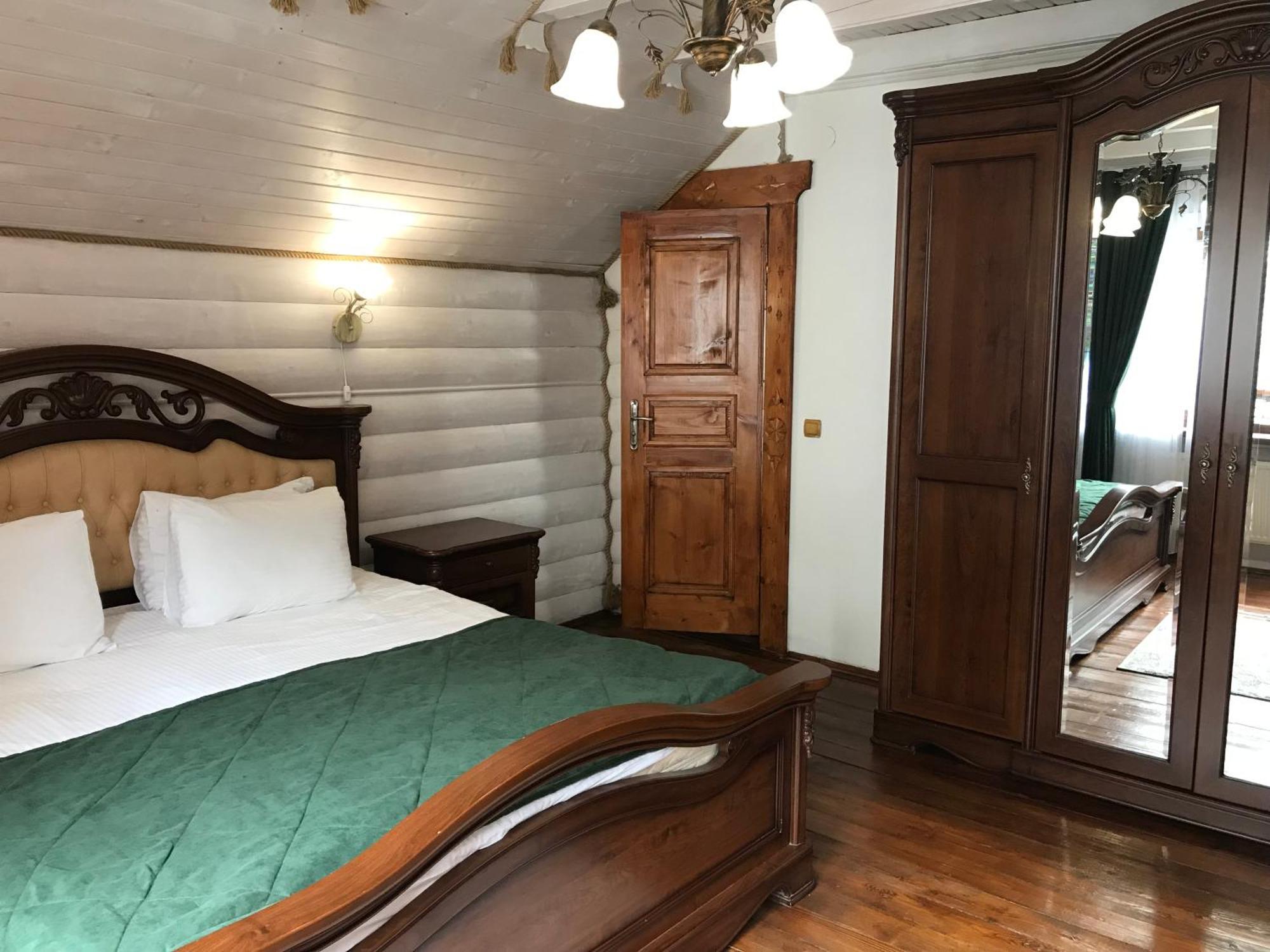 Hotel Dykyi Med Татарив Екстериор снимка