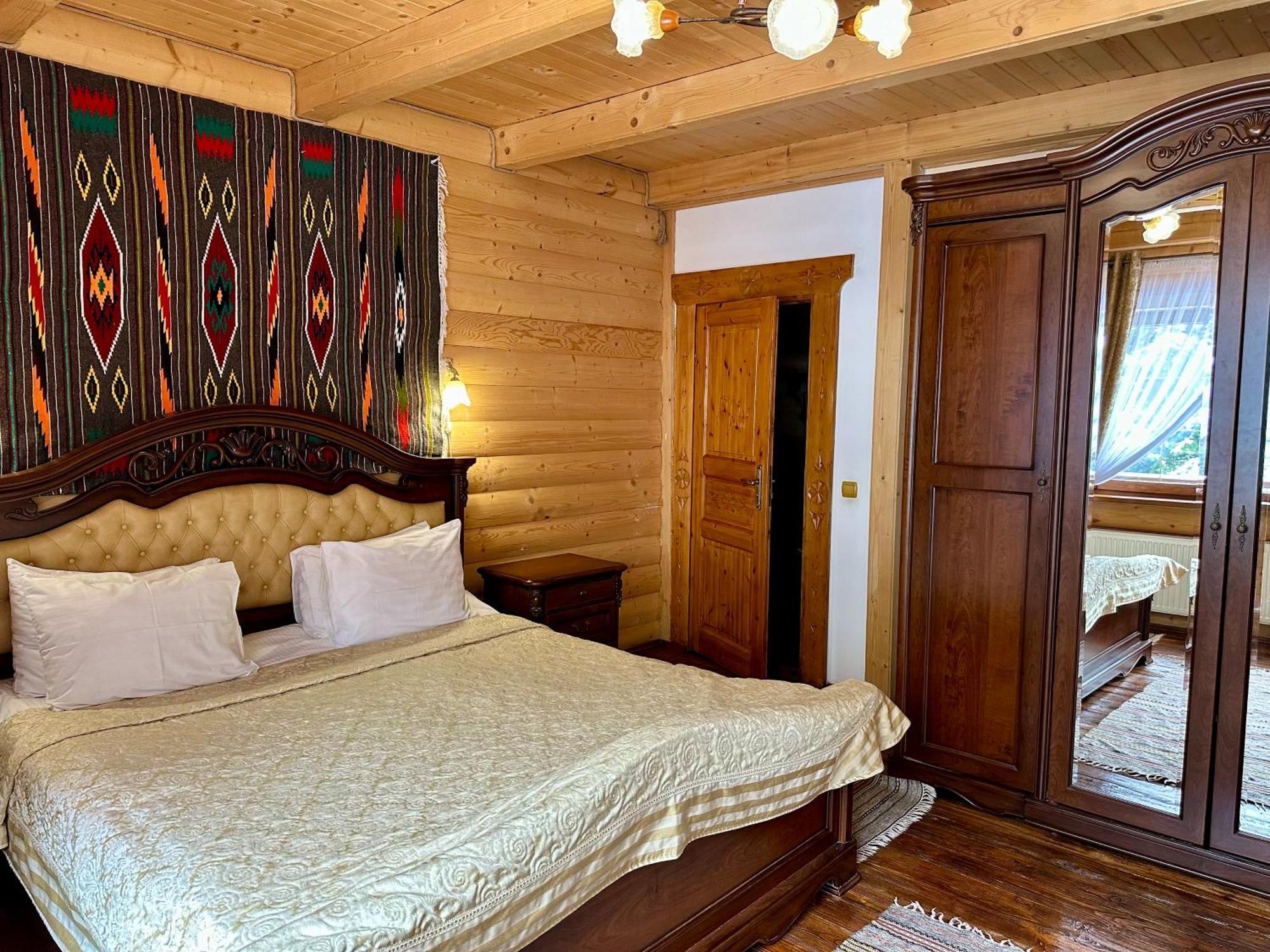Hotel Dykyi Med Татарив Екстериор снимка