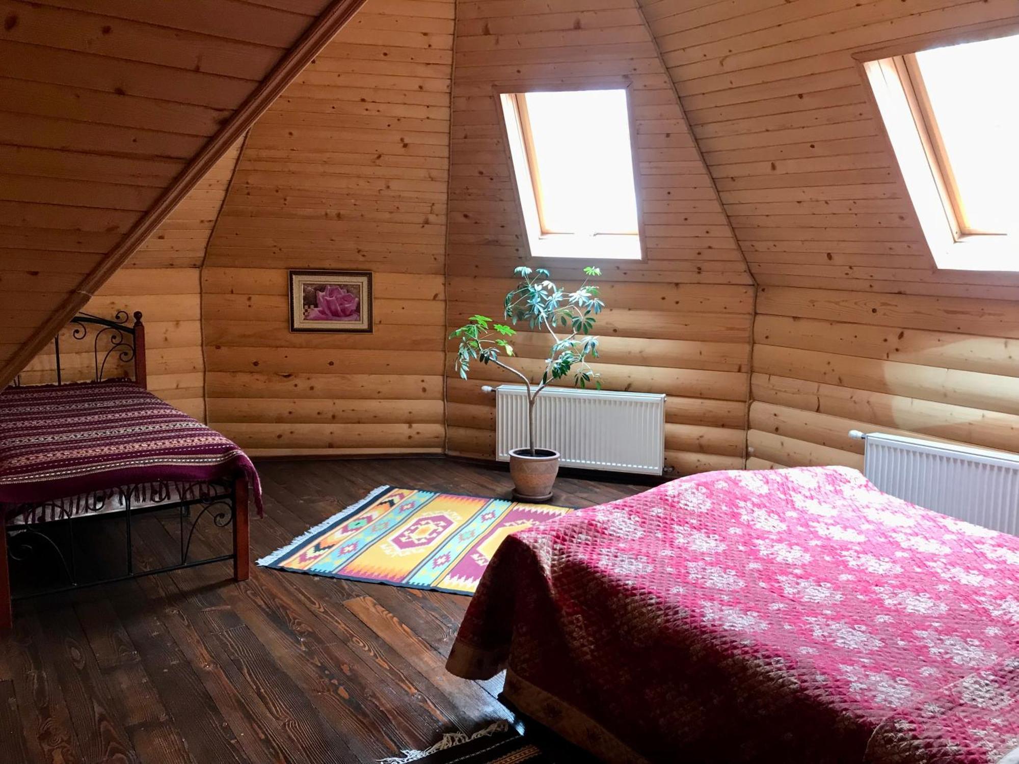 Hotel Dykyi Med Татарив Екстериор снимка