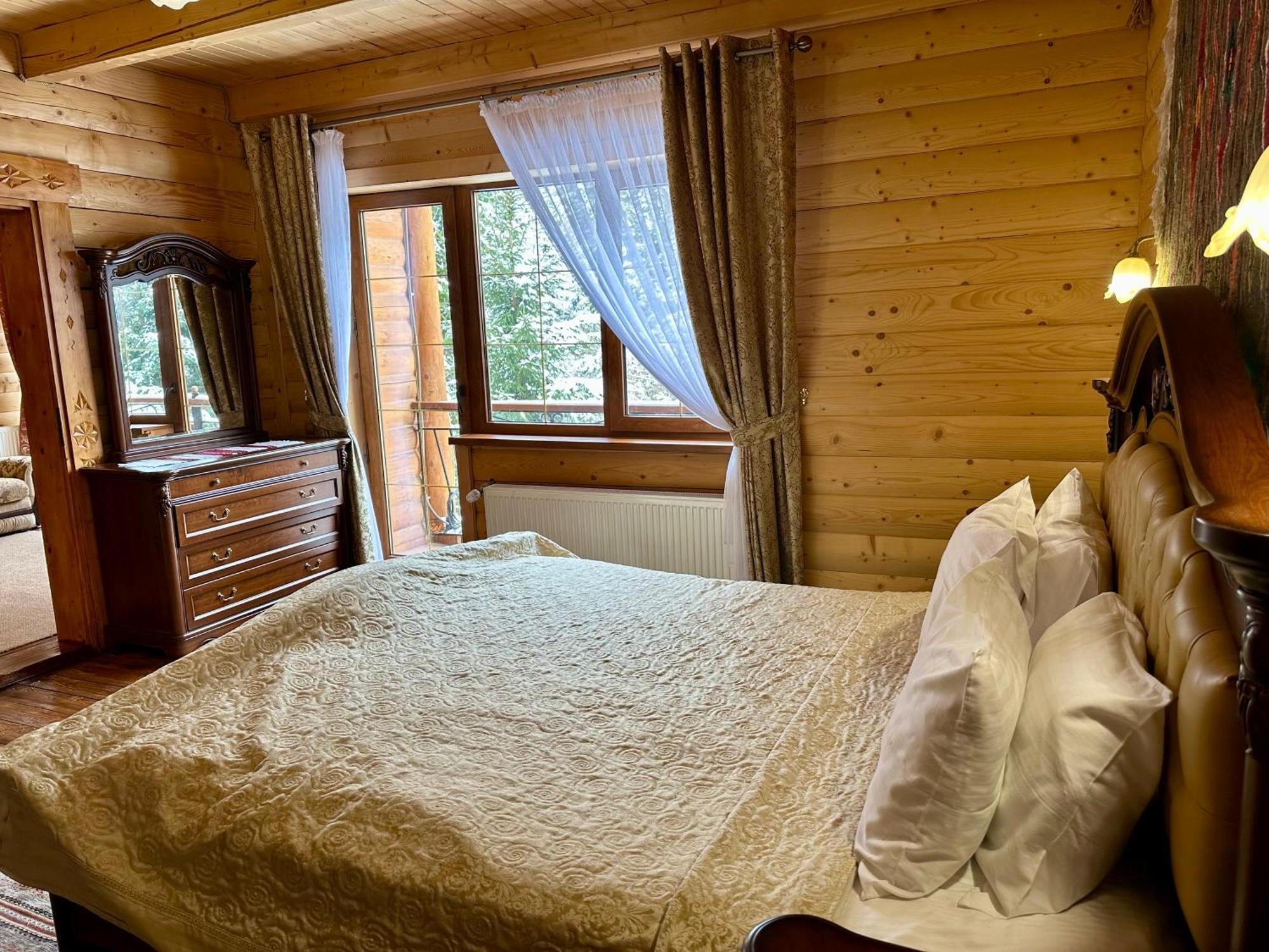 Hotel Dykyi Med Татарив Екстериор снимка