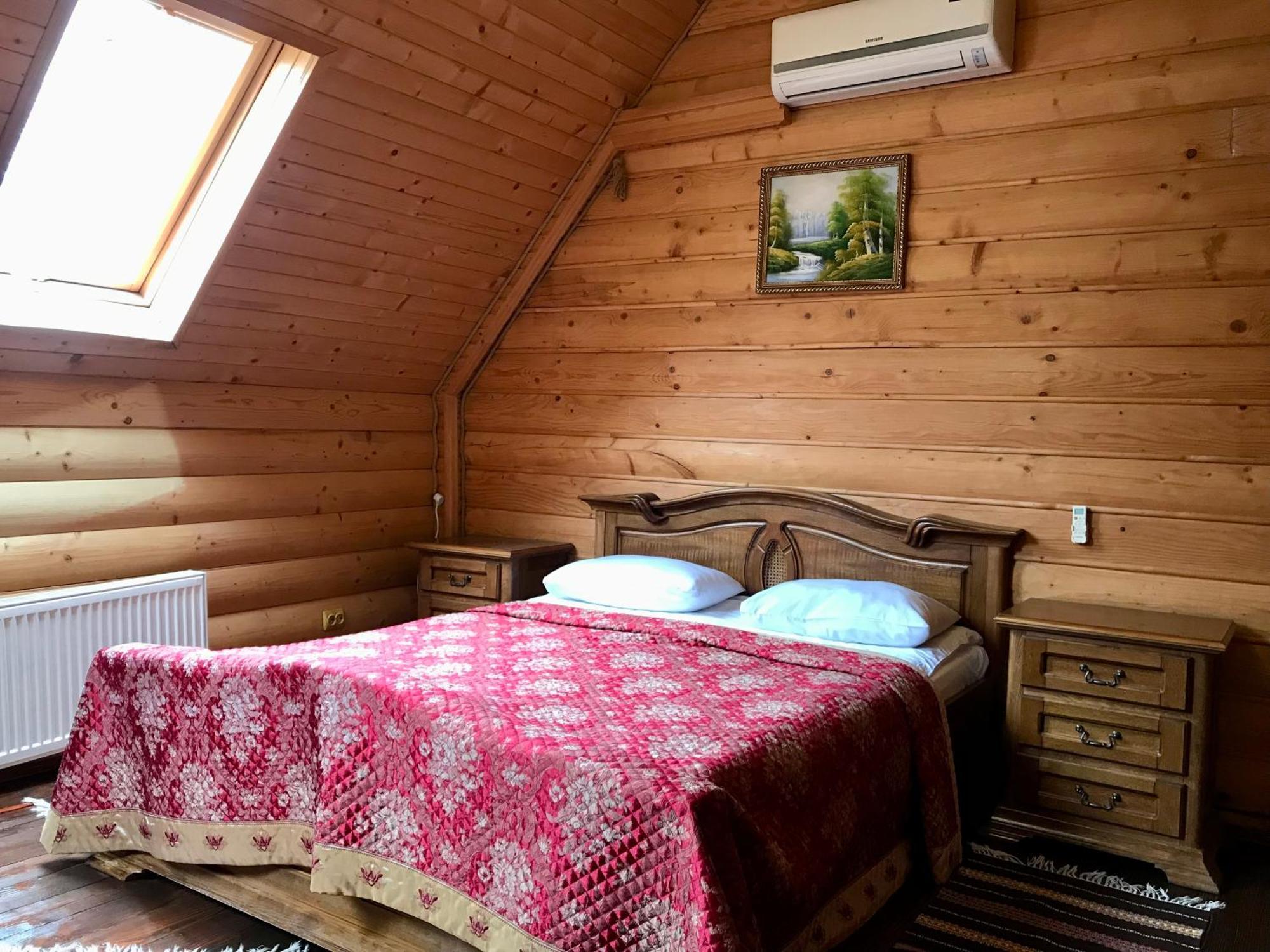 Hotel Dykyi Med Татарив Екстериор снимка