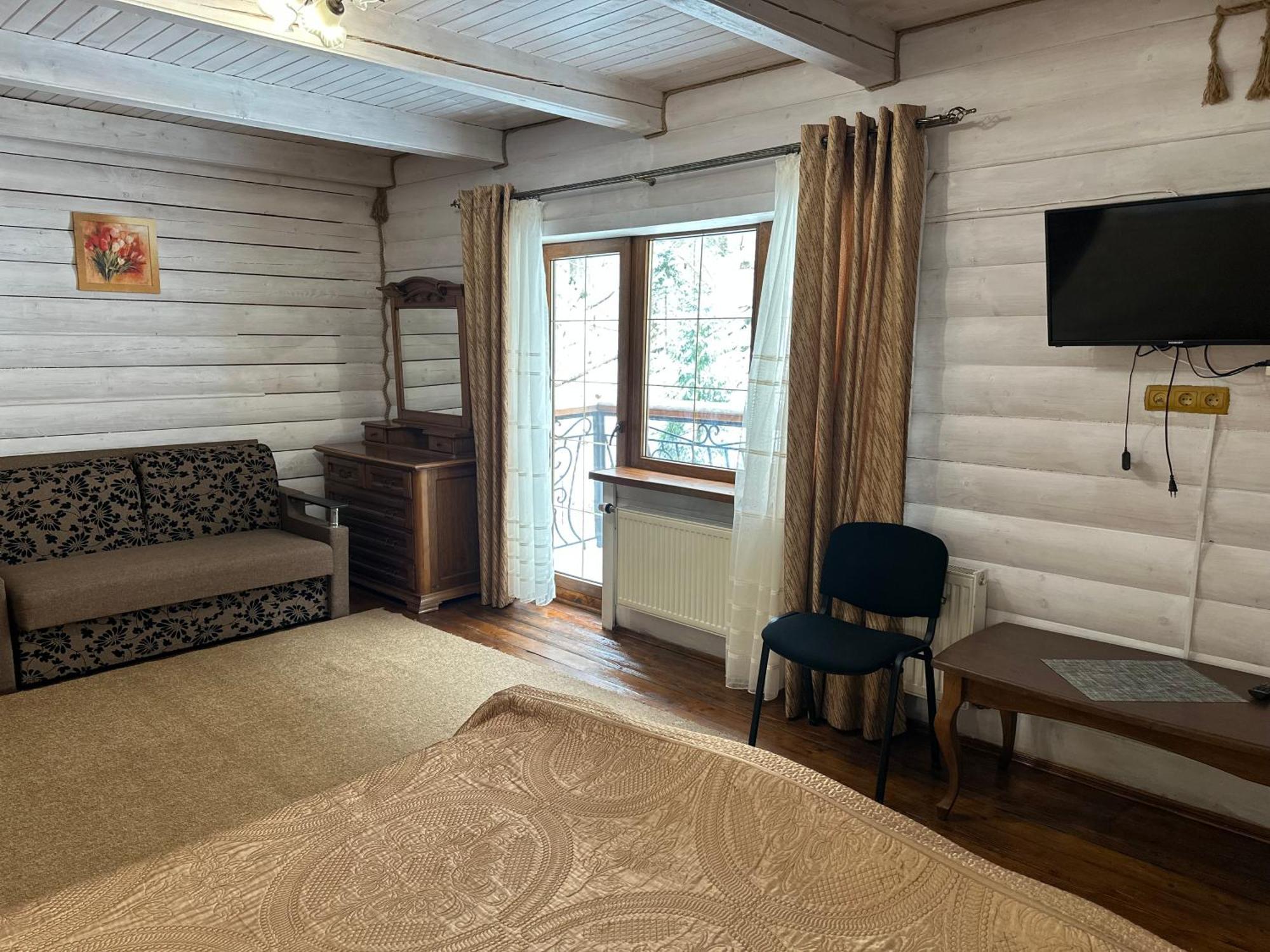 Hotel Dykyi Med Татарив Екстериор снимка