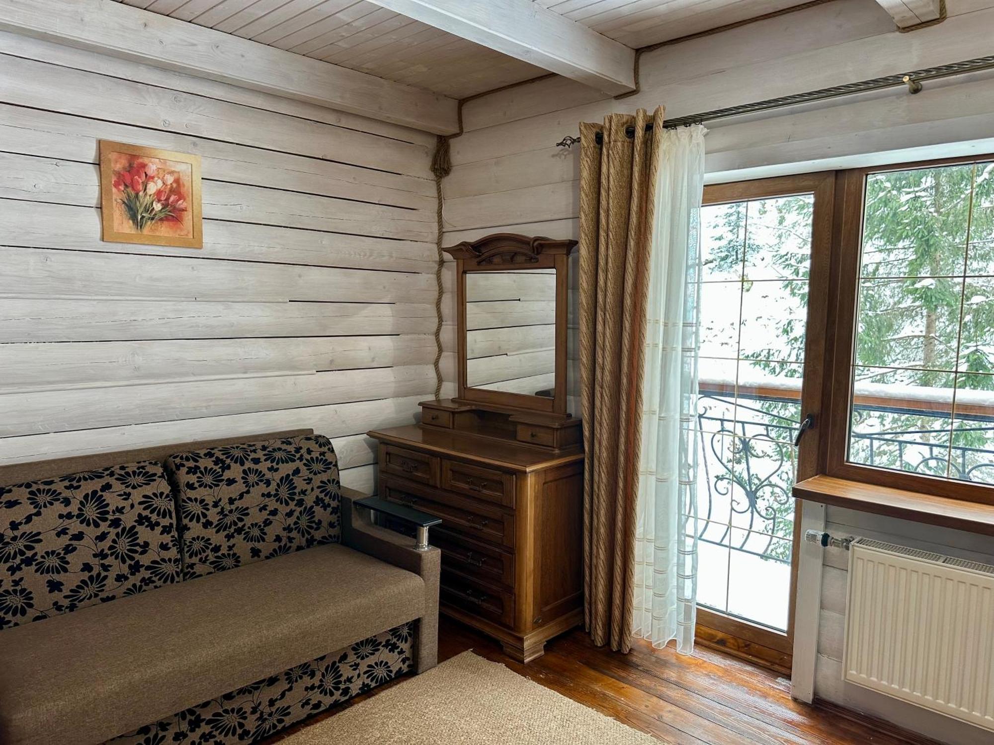Hotel Dykyi Med Татарив Екстериор снимка