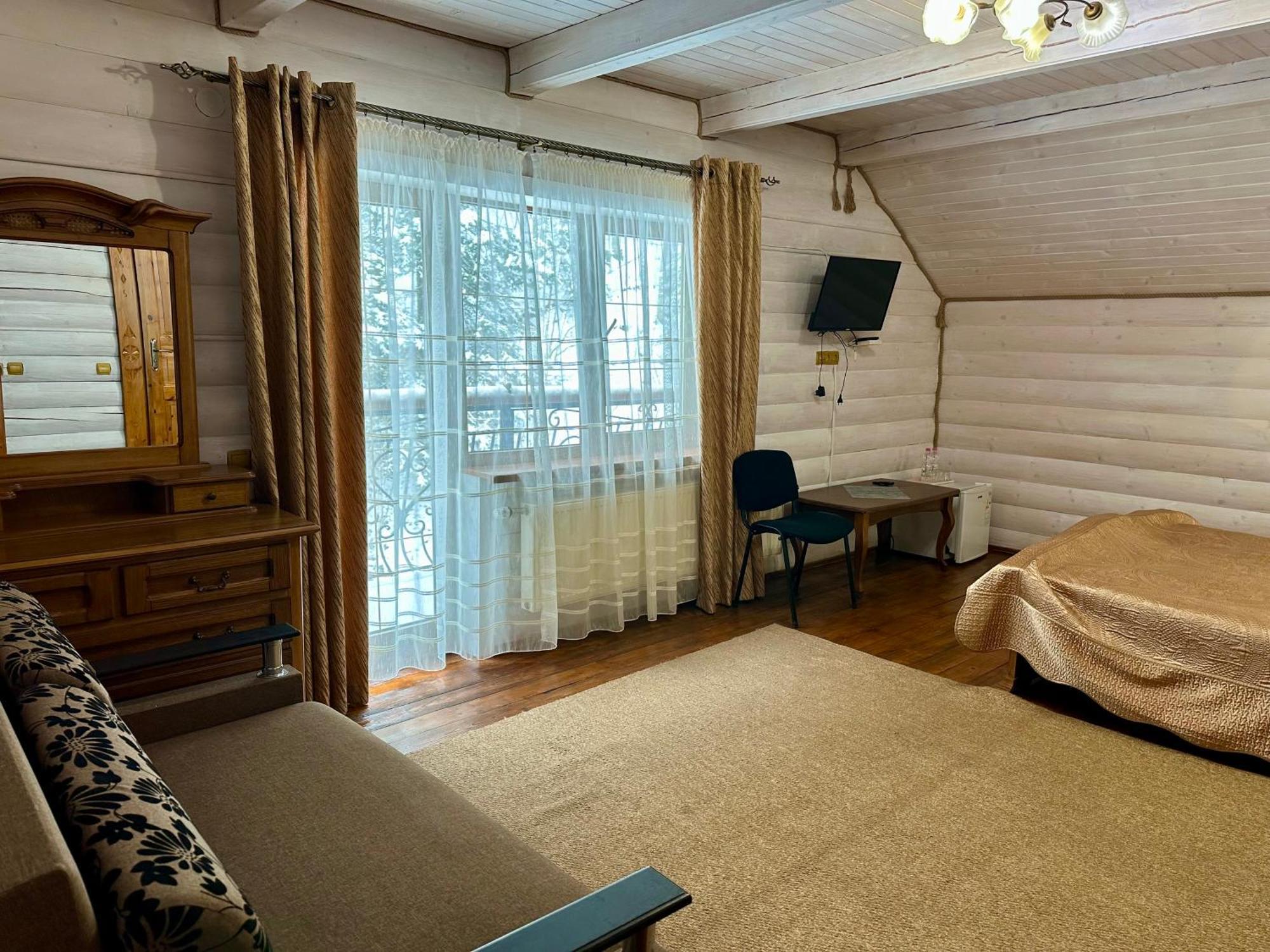 Hotel Dykyi Med Татарив Екстериор снимка