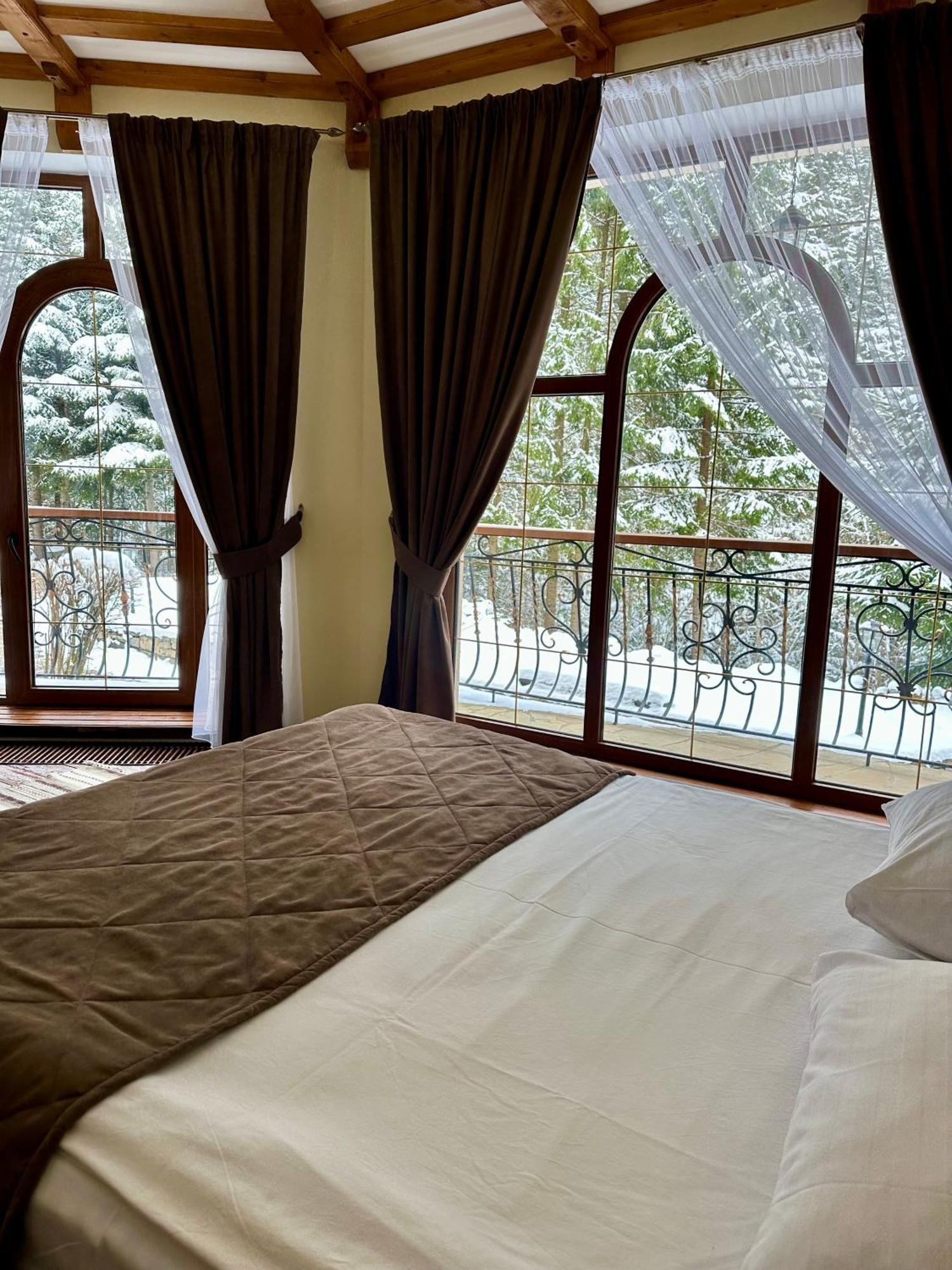 Hotel Dykyi Med Татарив Екстериор снимка