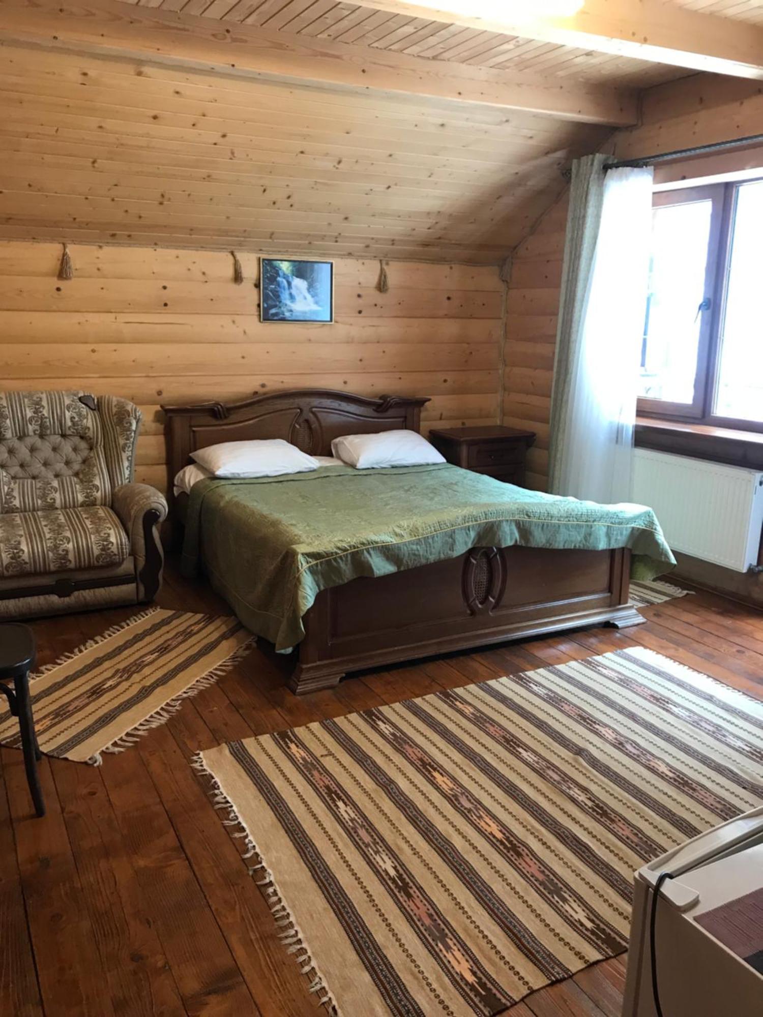 Hotel Dykyi Med Татарив Екстериор снимка