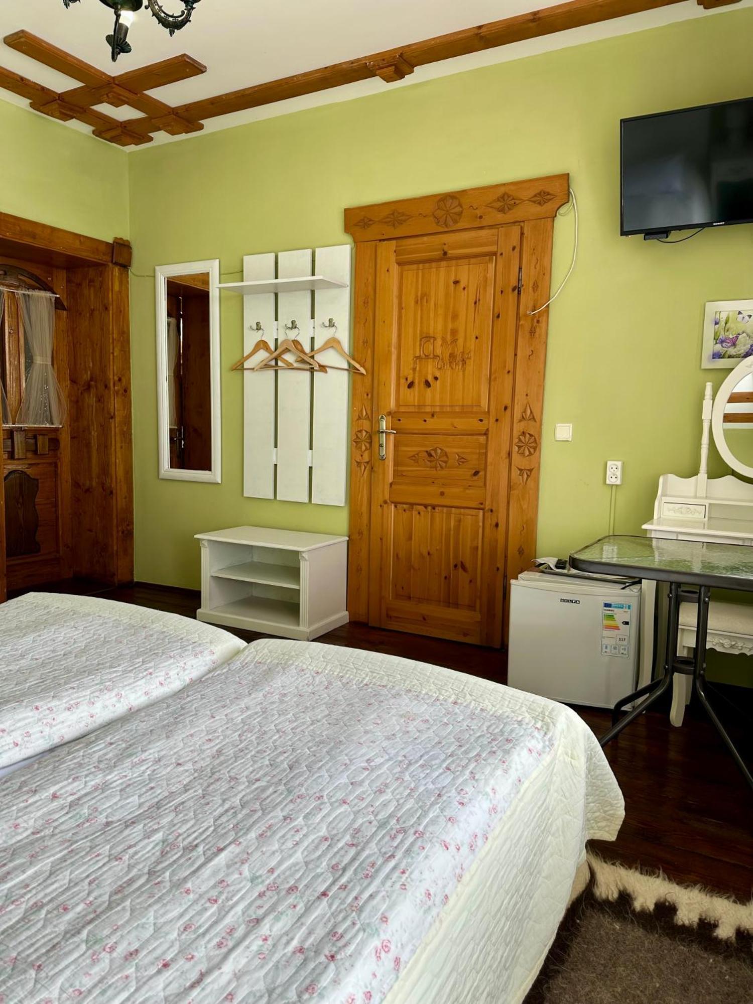 Hotel Dykyi Med Татарив Екстериор снимка