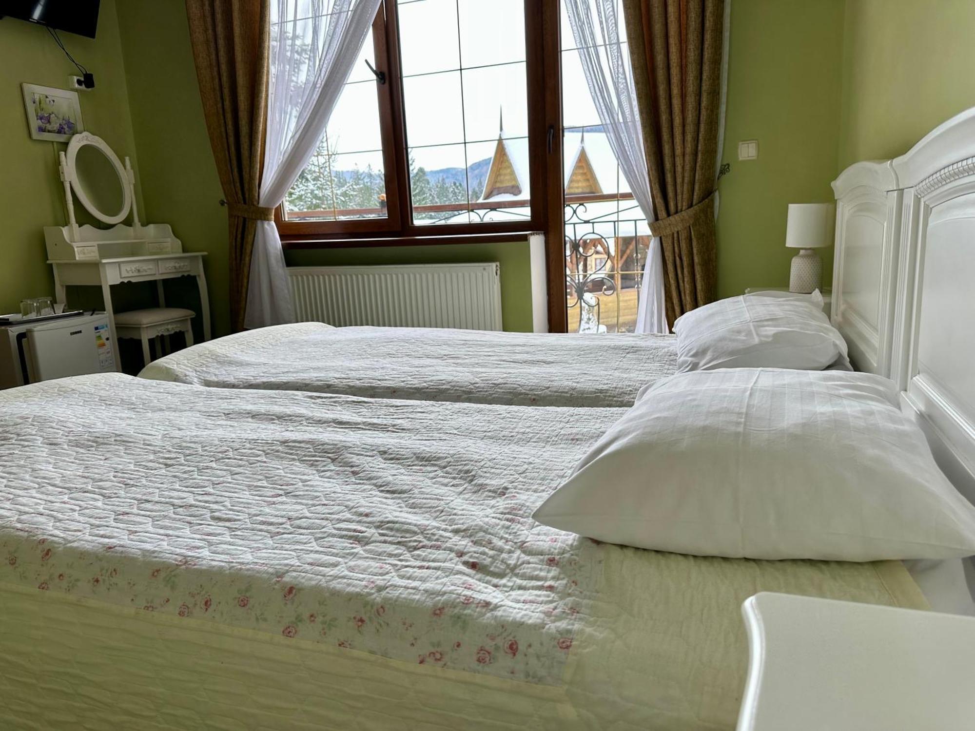 Hotel Dykyi Med Татарив Екстериор снимка