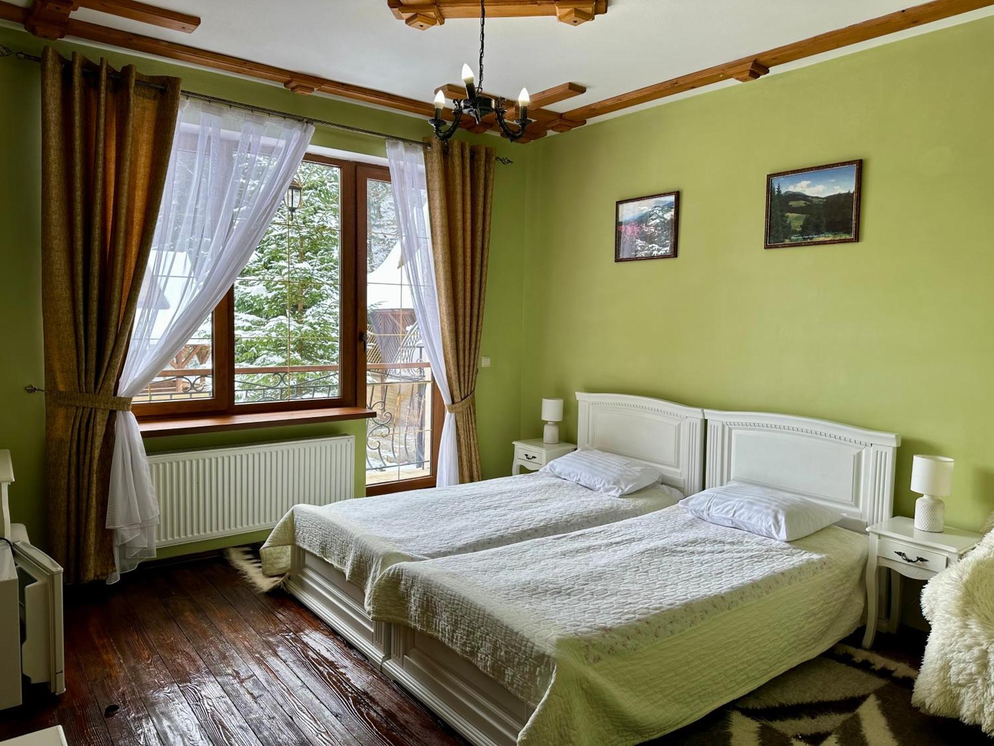 Hotel Dykyi Med Татарив Екстериор снимка