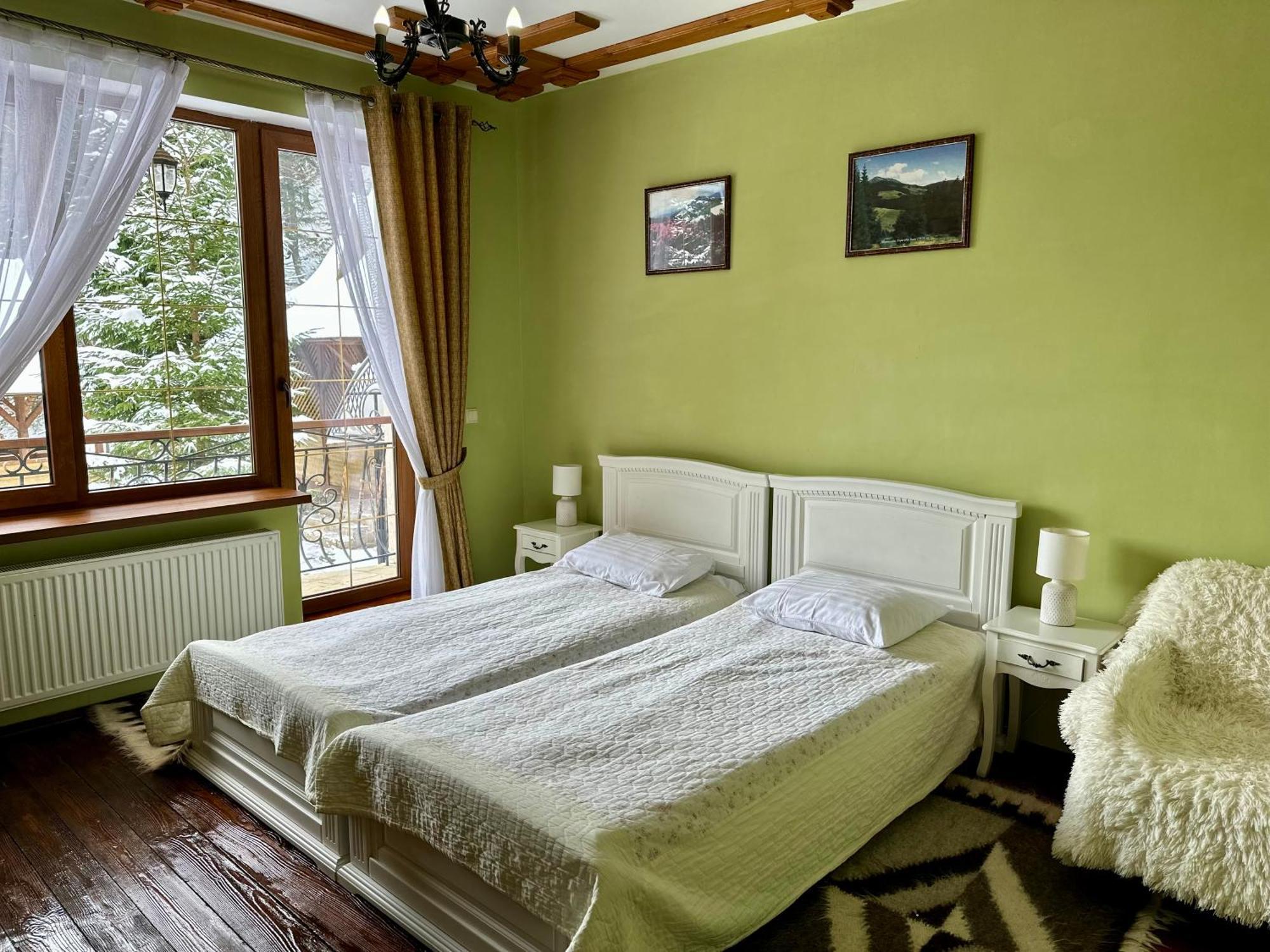 Hotel Dykyi Med Татарив Екстериор снимка