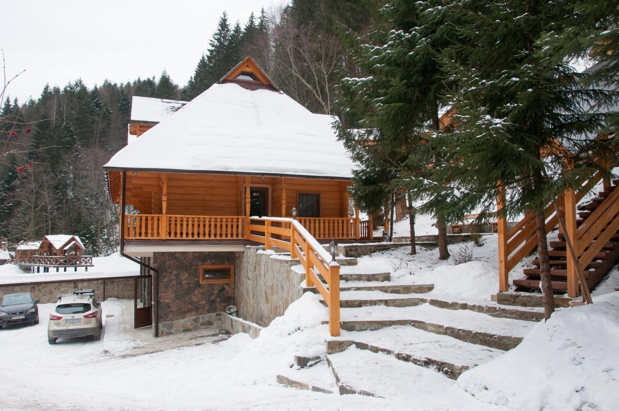 Hotel Dykyi Med Татарив Екстериор снимка